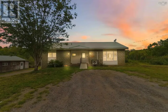 9490 Highway 8, Caledonia