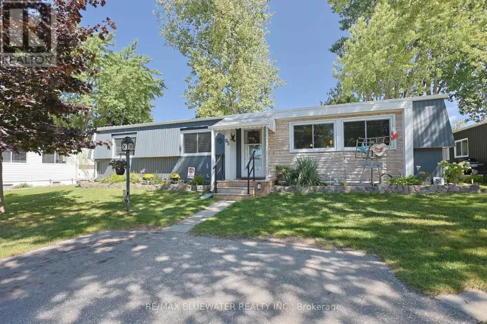 95 SHANNON BOULEVARD, South Huron