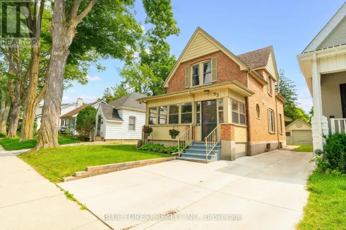 95 TECUMSEH AVENUE E, London South