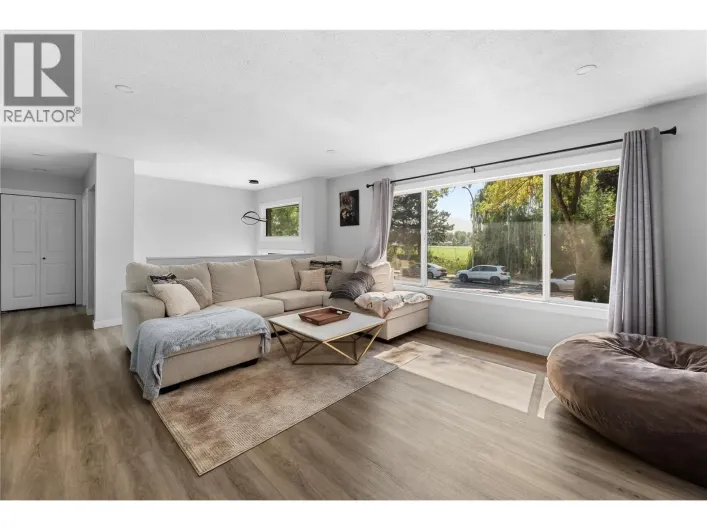 950 Raymer Avenue, Kelowna