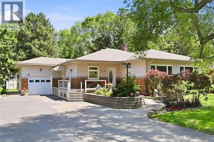 951 CLOVERLEAF Drive, Burlington