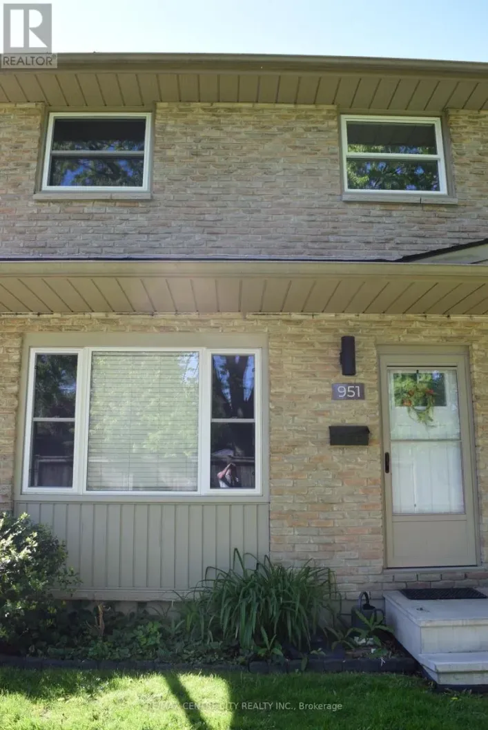 951 NOTRE DAME DRIVE, London South