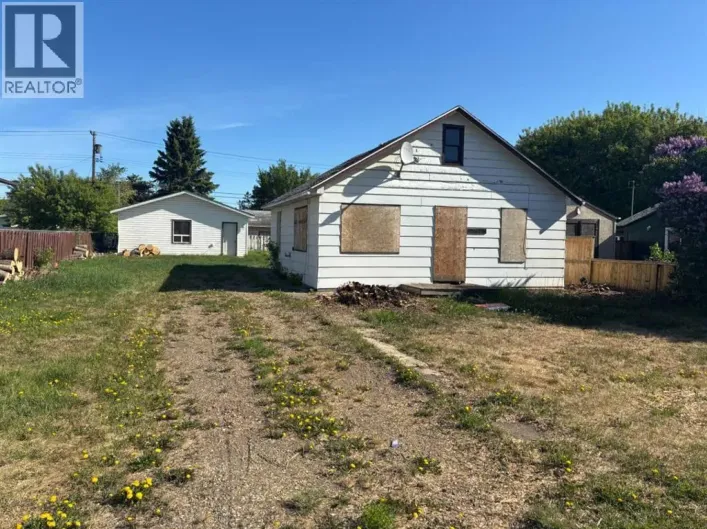 House for sale: 9518 85 Avenue, Peace River