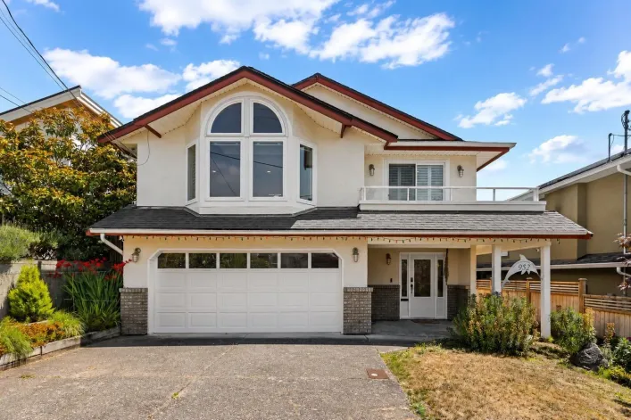952 KENT STREET, White Rock