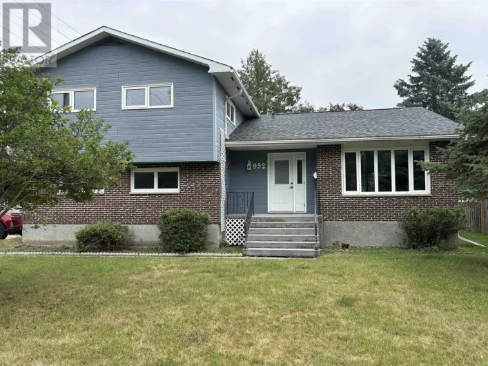 952 Russell BAY, Fort Frances