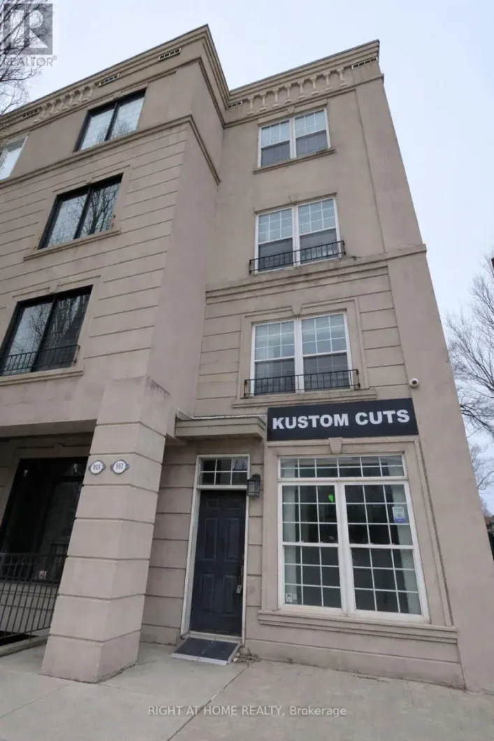 952 THE QUEENSWAY, Toronto