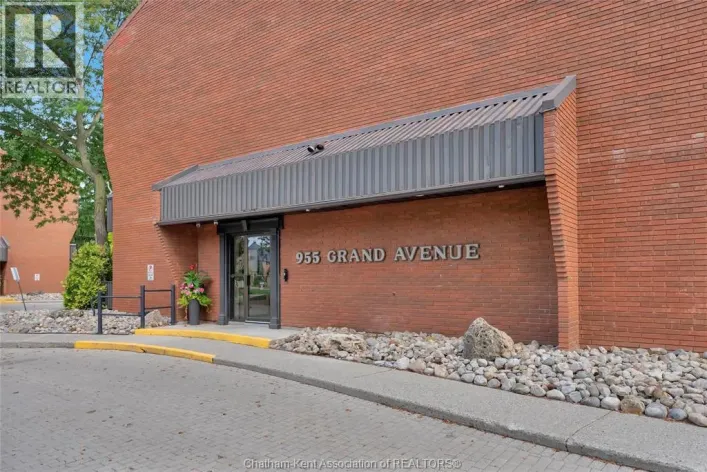 955 GRAND AVENUE West Unit# 109, Chatham