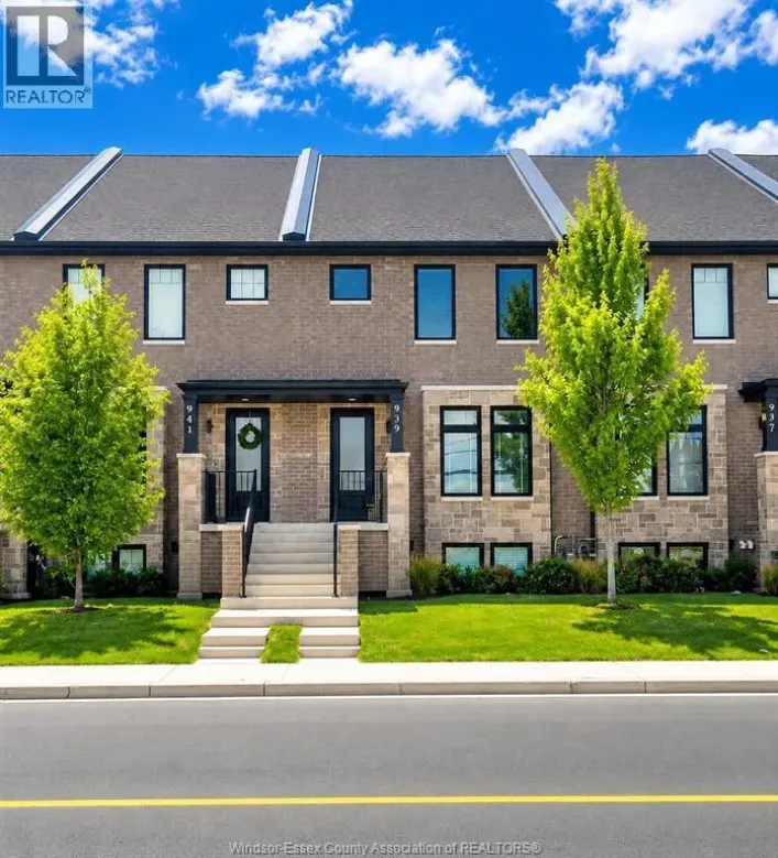 955 WALKER ROAD, Windsor