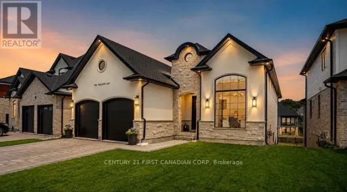 956 TRAILSWAY AVENUE, London South