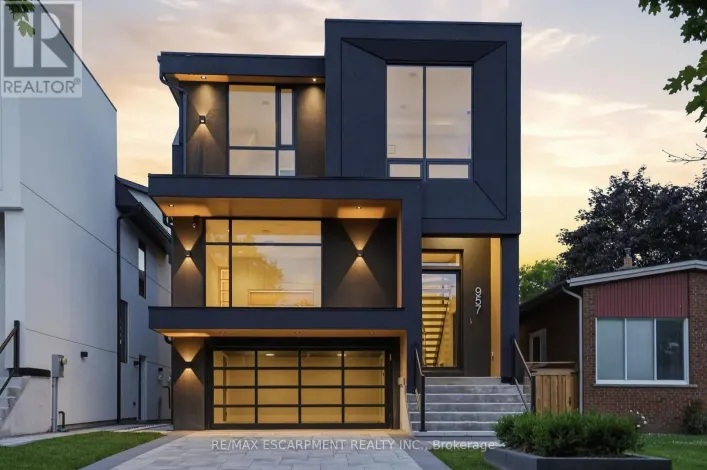957 HALLIDAY AVENUE, Mississauga