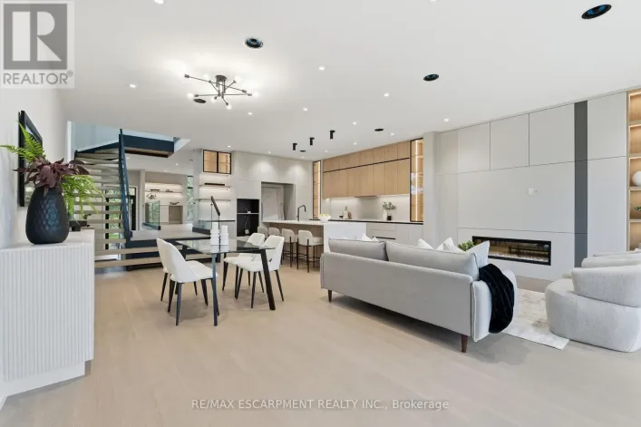 957 HALLIDAY AVENUE, Mississauga