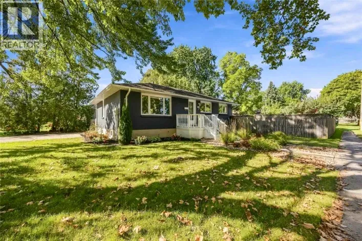House for sale: 957 KENSINGTON BOULEVARD, Sarnia