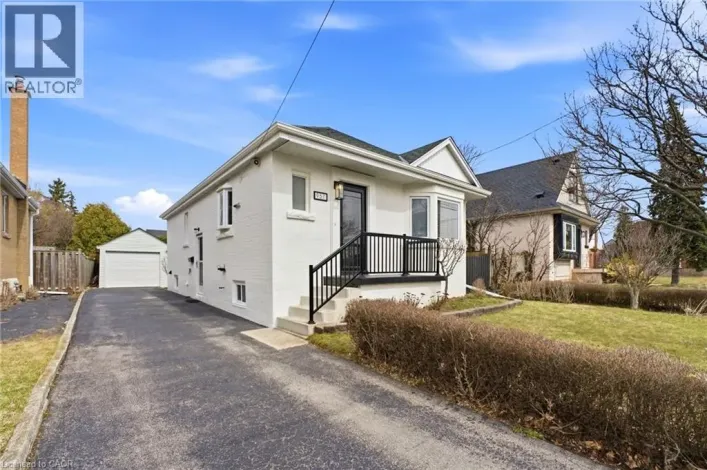 957 QUEENSDALE Avenue E, Hamilton