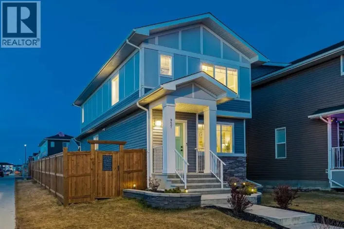 957 West Lakeview Drive, Chestermere