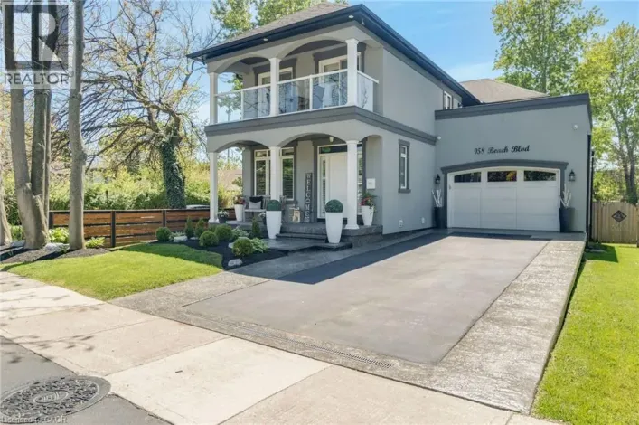 958 BEACH Boulevard, Hamilton