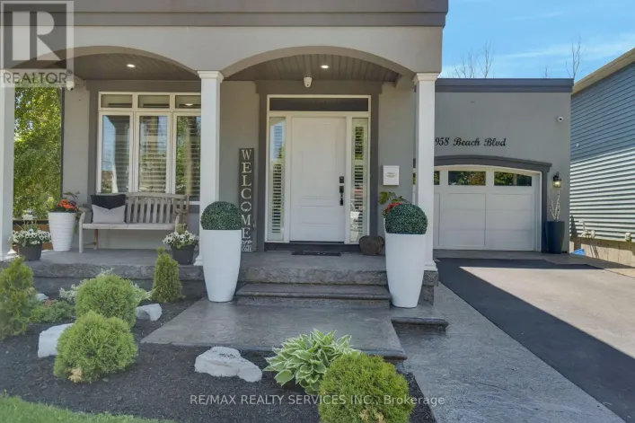 958 BEACH BOULEVARD, Hamilton