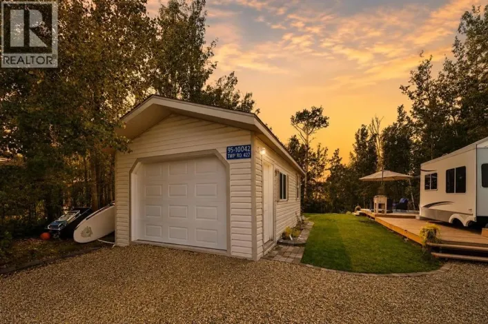 95A, 10042 Township Road 422, Rural Ponoka County