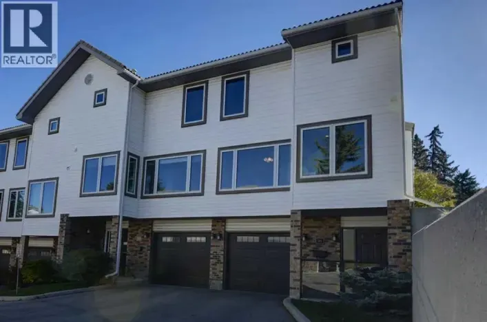 96 Coachway Gardens SW, Calgary