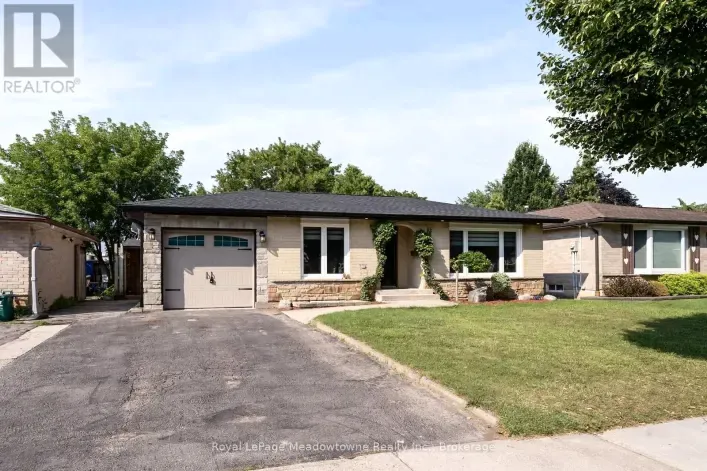 House for sale: 96 MACDONALD CRESCENT, Milton