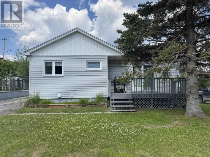 96 Warbler DR, Manitouwadge