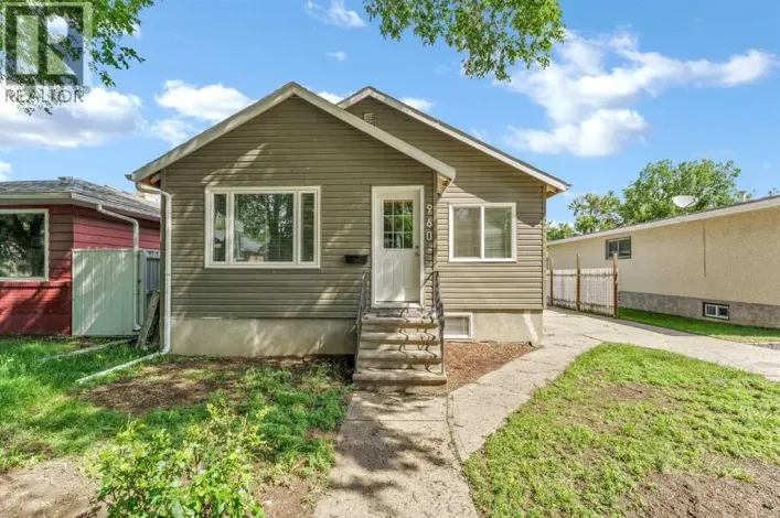 960 5 Street SE, Medicine Hat