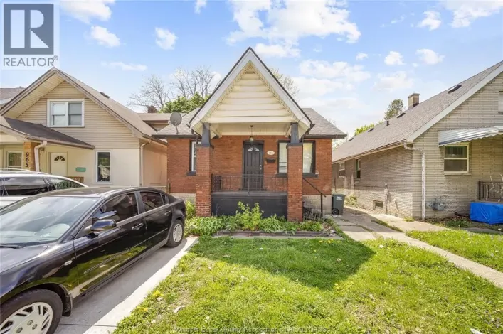 961 CURRY AVENUE, Windsor