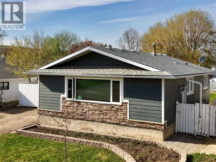 9618 80 Avenue, Peace River