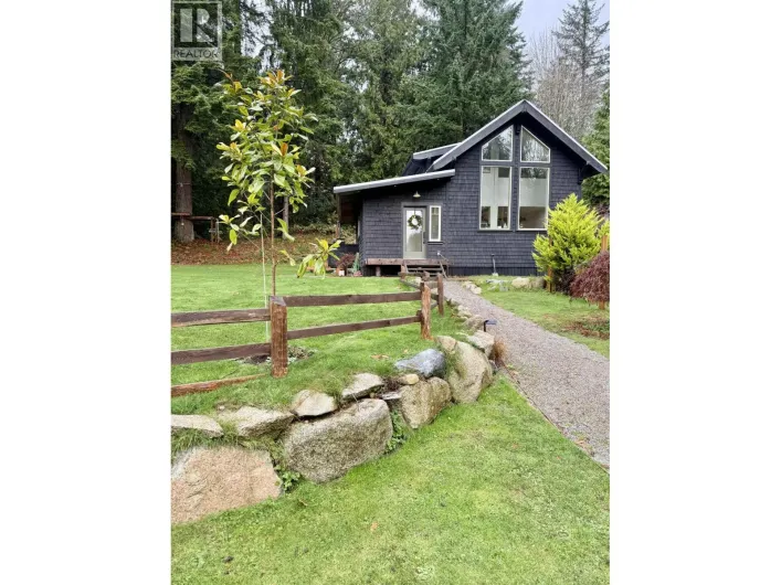 962 CEMETERY ROAD, Gibsons