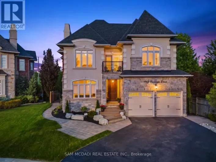 962 FREDONIA DRIVE, Mississauga