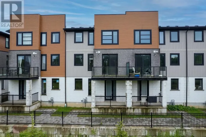 964 WEST VILLAGE SQUARE, London North