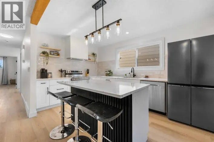 966 Berkley Drive NW, Calgary