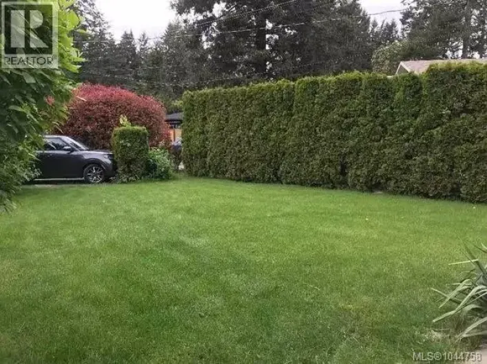 966 Haslam Ave, Langford