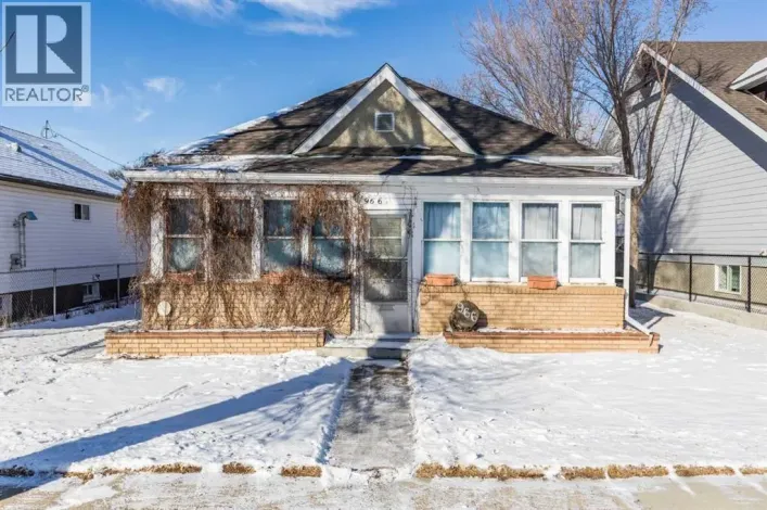 966 Yuill Street SE, Medicine Hat
