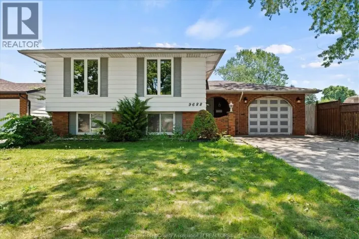 9688 CHESTNUT DRIVE, Windsor