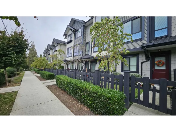 97 8570 204 STREET, Langley