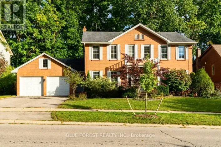 House for sale: 97 TIMBER DRIVE, London South