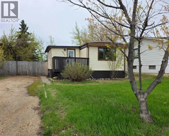 9707 104 Avenue, Clairmont