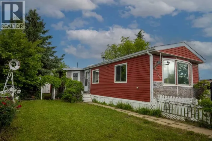 9708 104 Avenue, Clairmont