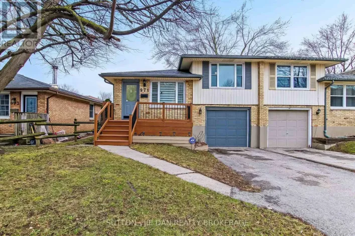 971 EAGLE CRESCENT, London South