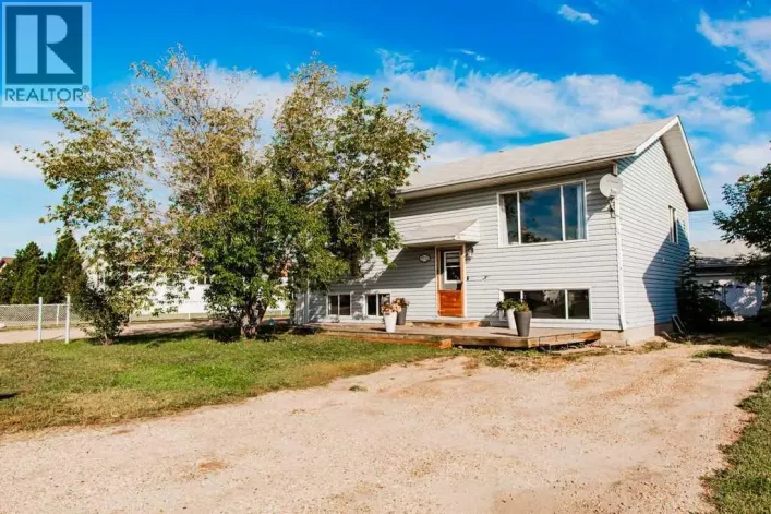 9712 105 Avenue, Clairmont