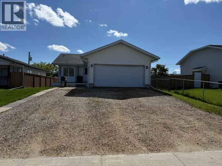 9713 105 Avenue, Clairmont