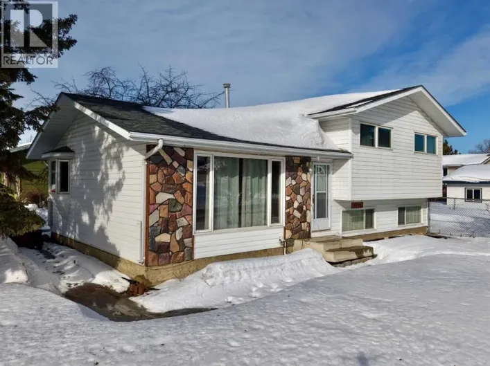 9714 77 Avenue, Peace River