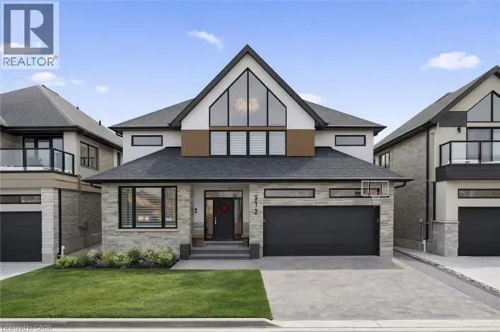 972 STONECLIFFE Walk Unit# 18, Kitchener