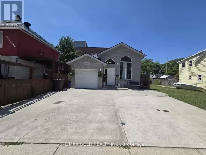 975 ALBERT ROAD, Windsor