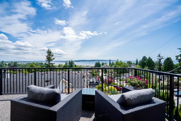976 PARKER STREET, White Rock