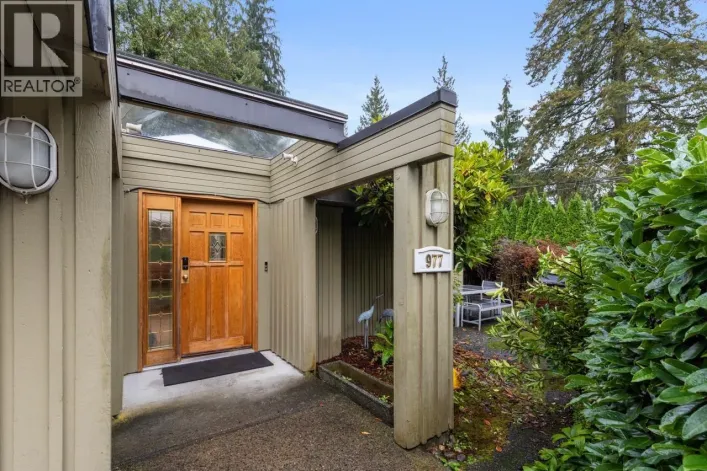 977 BELVEDERE DRIVE, North Vancouver