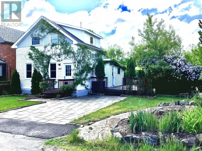 977 BROOKES STREET, North Bay