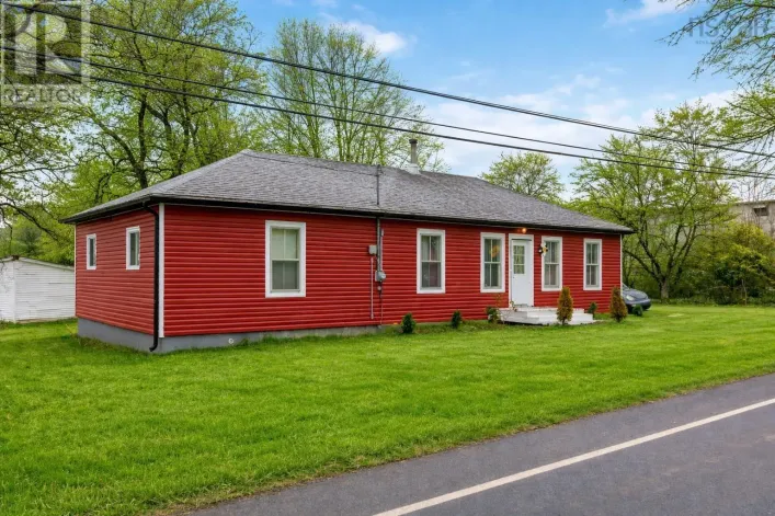 9773 Highway 8, Caledonia