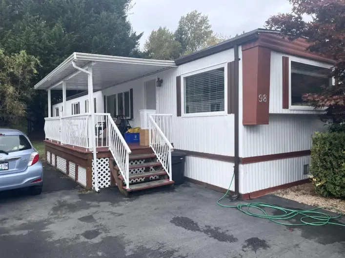 98 2270 196 STREET, Langley
