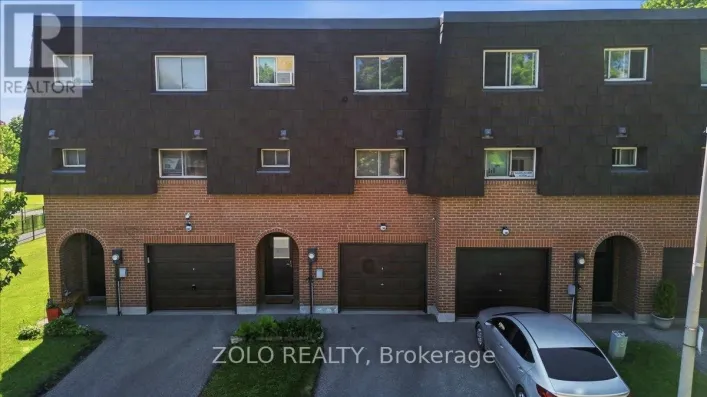 Row / Townhouse for sale: 98 DARRAS COURT, Brampton